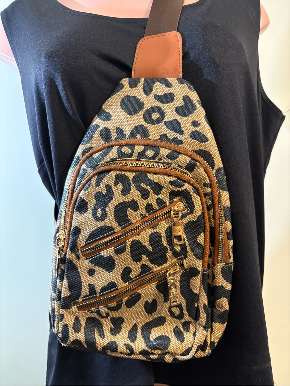 Zhen Meishi leopard print sling crossbody bag gold-toned zippers adj strap - Picture 3 of 14